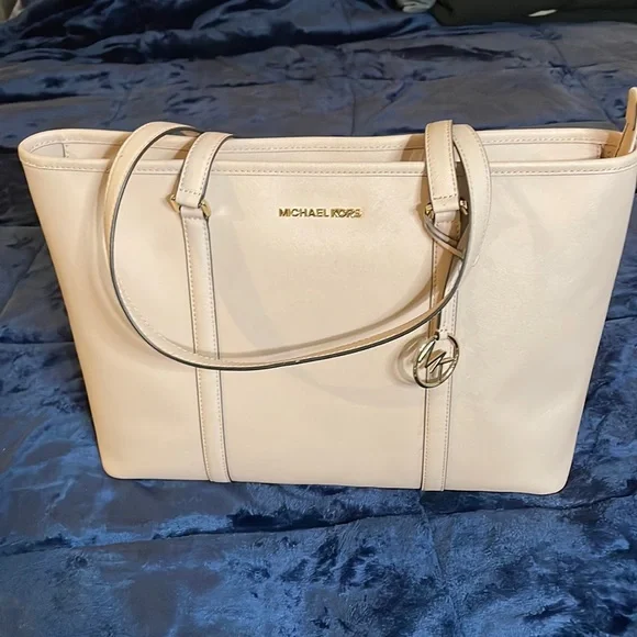 Blush pink Michael Kors bag - Picture 2 of 6